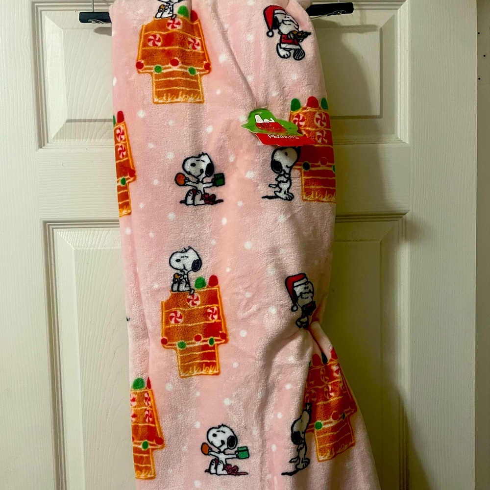 Pink Peanuts Snoopy Gingerbread 🎄Christmas Throw blanket